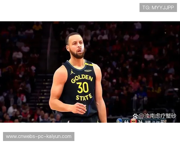 库里超远三分再中,勇士球迷再次陷入狂欢